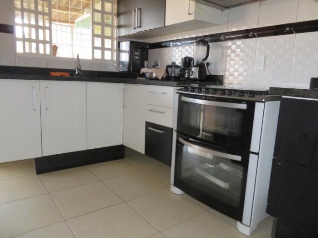 Casa com quatro quartos, duas suites, na laje. Esquina - Foto 7