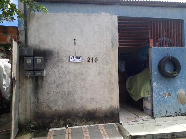 Vende-se uma casa no Jardim Santa Rosa