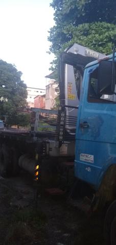 Mercedez 1218 truck com munck - Foto 2
