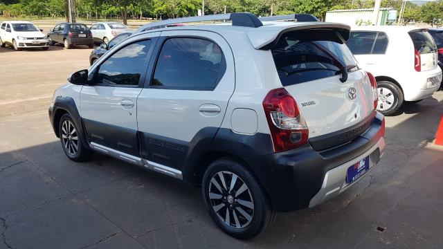 ETIOS CROSS 2016/2017 1.5 16V FLEX 4P AUTOMÁTICO - Foto 6