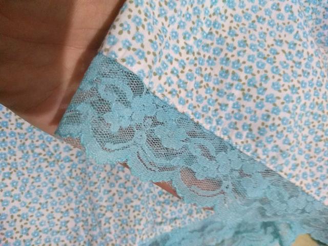 Saia floral azul com renda 38/40