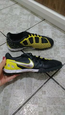 Chuteira Nike T90 Society