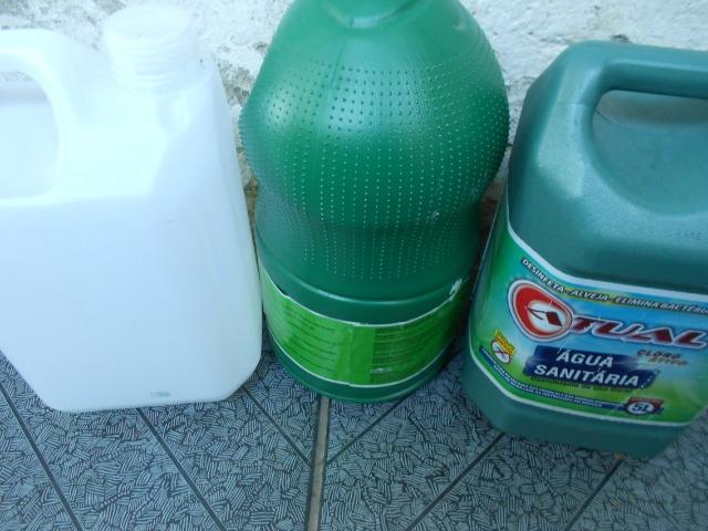 Galões de 5 litros reciclados