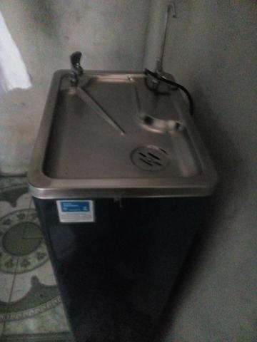 Vendo um bebedouro