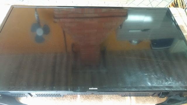 Tv led 40 tela quebrada