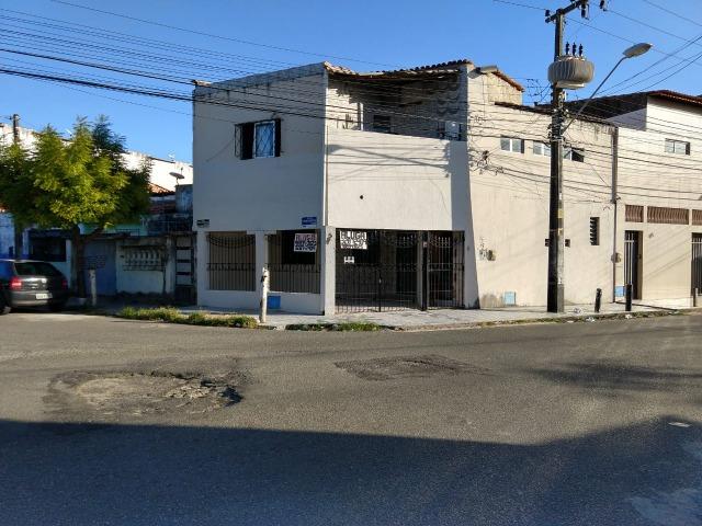 Alugo ótima casa na Rua Tiradentes