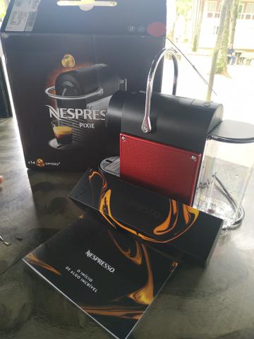 Vendo ou troco cafeteira Nespresso Pixie vermelho carmin 220v - Foto 3