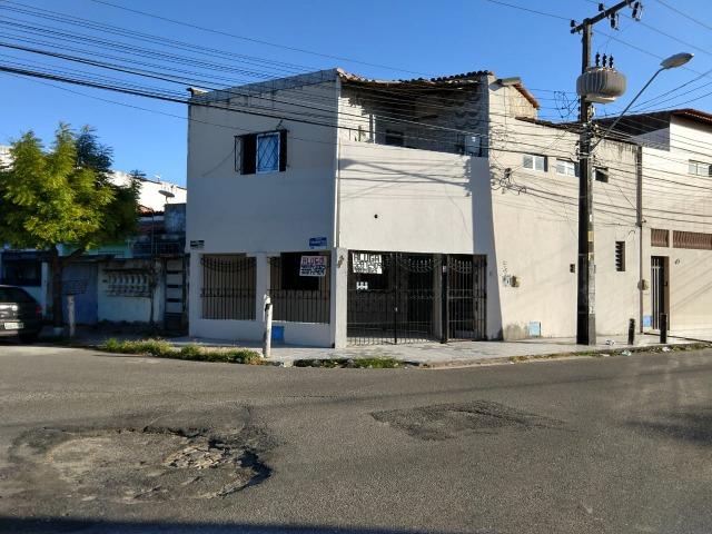 Alugo ótima casa na Rua Tiradentes - Foto 4