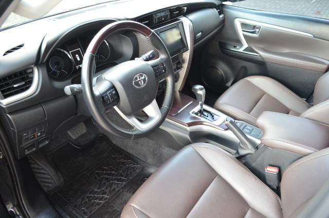 Hilux SW4 SRX 2.8 - 7 Lugares - 43 Mil Km - Revisões em Concessionária - Foto 11