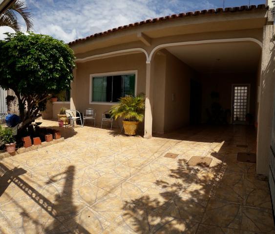 Vendo excelente casa na QS 7 ótima localização e acabamento moderno