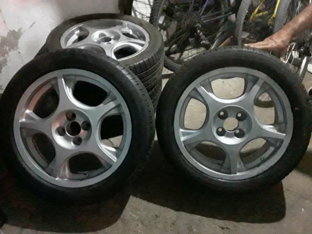 Rodas 17 furação 4/100pneus com mais de 80%de borracha