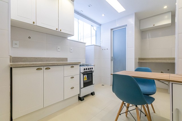 Apartamento para venda tem 80 metros quadrados com 2 quartos em Copacabana - Rio de Janeir - Foto 2