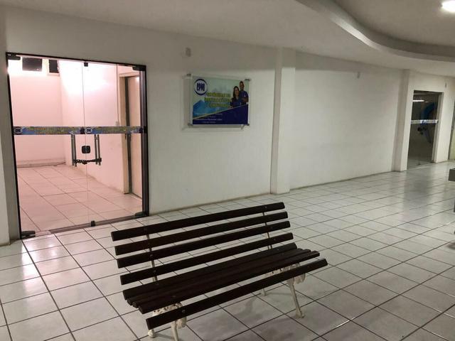 Aluga-se sala com 100mt