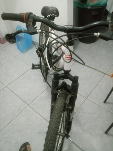 Vendo bicicleta de amortecedor.