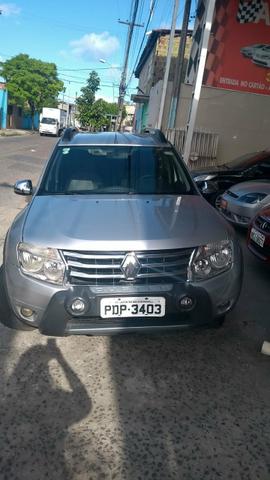 Duster 2015 com gás financiamos