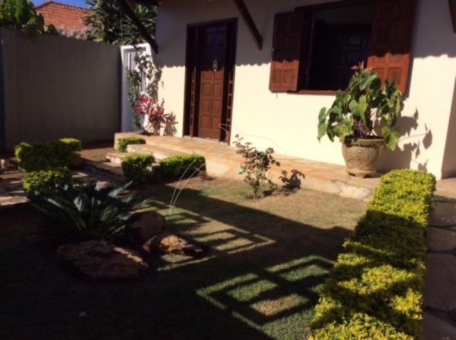 Rua 10 casa em lote de 800m²