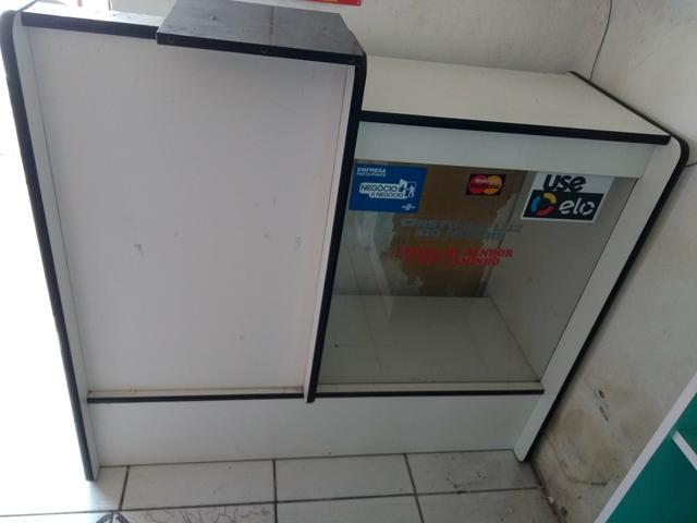 Balcão caixa com vitrine