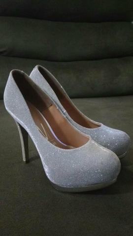 Sapato prata com glitter lindo