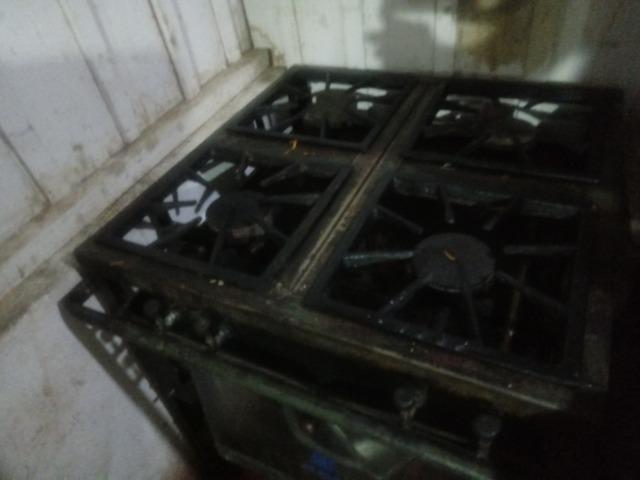 Vendo fogão industrial em ótimo estado