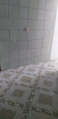 . 1 Casa com varanda, 1 sala, 1 cozinha grande, 2 quartos, 1 banheiro e 1 área de serviço - Foto 5
