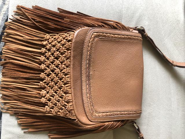 Bolsa couro Schultz co franjas