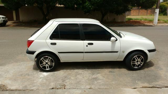 Vendo e troco fiesta 2001 com ar condicionado