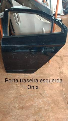 Porta traseira esquerda ônix