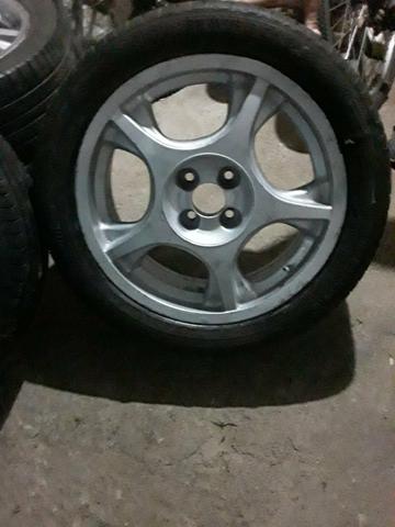 Rodas 17 furação 4/100pneus com mais de 80%de borracha - Foto 2