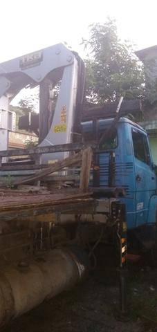 Mercedez 1218 truck com munck - Foto 4