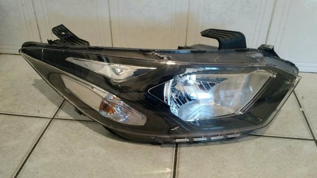 Farol direito Chevrolet Onix sem led