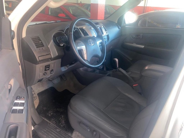 Hilux Srv AUT 3.0 4x4 2012/12 - Foto 2