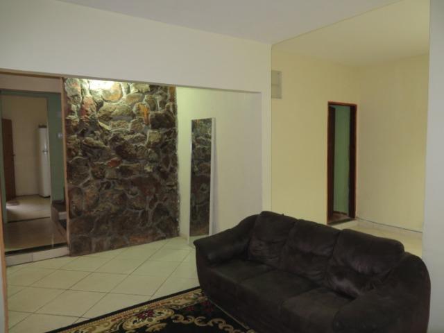 Excelente Imóvel, são três casa o mesmo lote, com renda e localização privilegiada - Foto 12