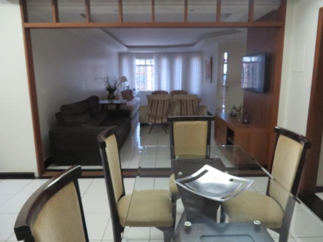 Excelente Casa, 3 quartos, 3 suites, duas cozinhas, mobiliado