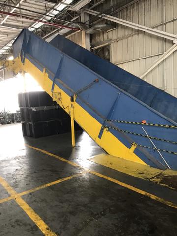 Esteira transportadora metálica prensa horizontal papelão