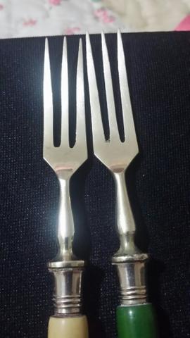 Dois garfos de prata antigos
