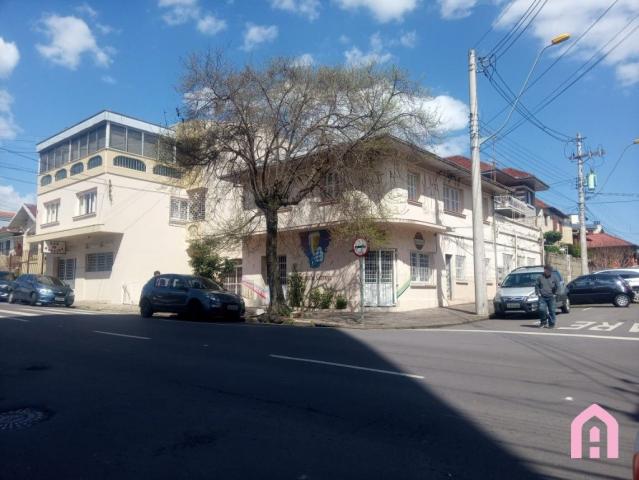 Casa à venda com 3 dormitórios em Centro, Caxias do sul cod:2974