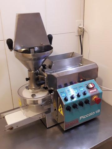 Produtora de Salgados e Doces Bralyx 220V em perfeito estado e funcionamento!