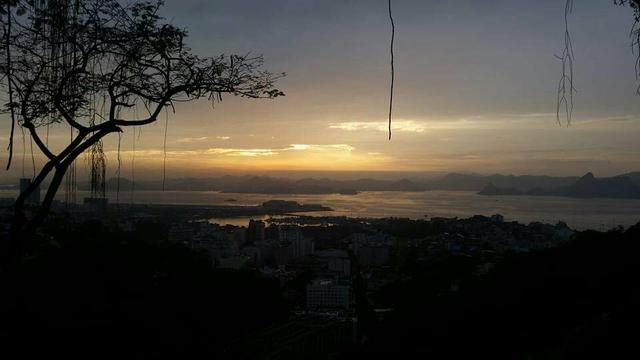 Aluga-se uma casa com 09 cômodos No Centro do RJ preço Híper em Conta !!!! - Foto 2