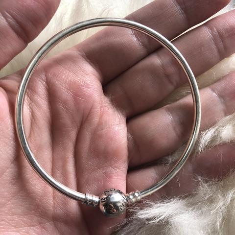 Pulseira rígida Pandora