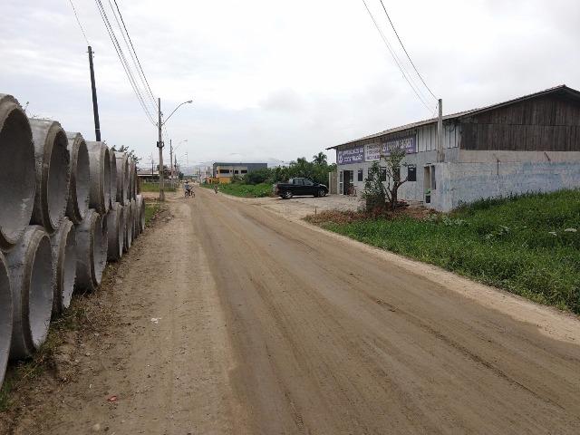 Terreno de esquina com 330m², rua em breve asfaltada!!! Morretes Itapema - Foto 2