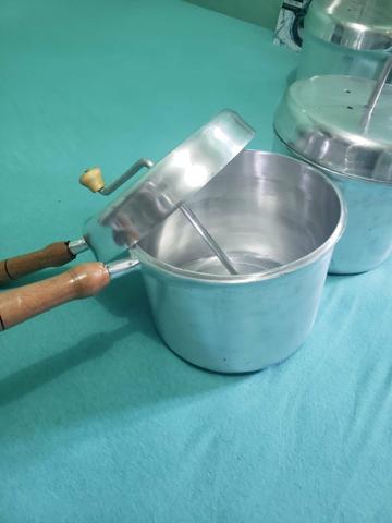 Pipoqueira de alumínio batido
