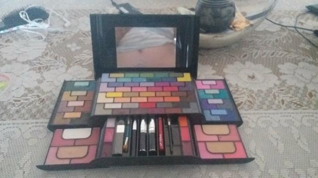 Estojo completó de maquiagem. - Foto 4