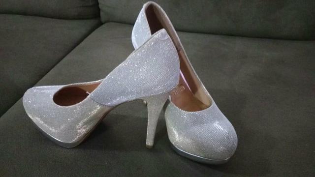 Sapato prata com glitter lindo - Foto 2