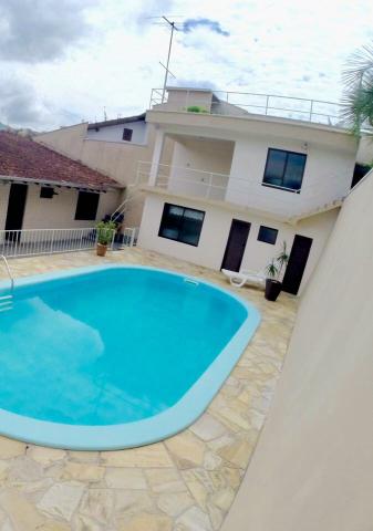 Casa grande com Piscina e Hidro ( Prox Vila germânica )