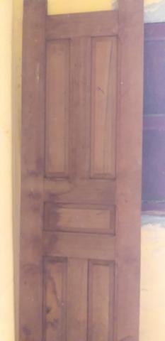 Vendo porta de madeira pra banheiro