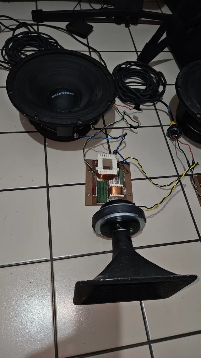 Kit para caixa de som / monitor de palco 12" com divisor de frequência e driver