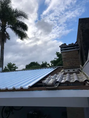 Rei das casas de madeira – Reparo do telhado