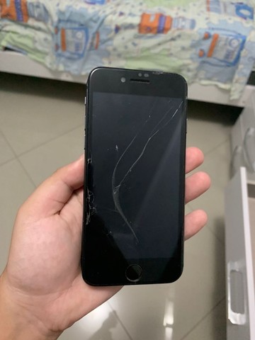 iPhone 8 quebrado (Leia a descrição)!!
