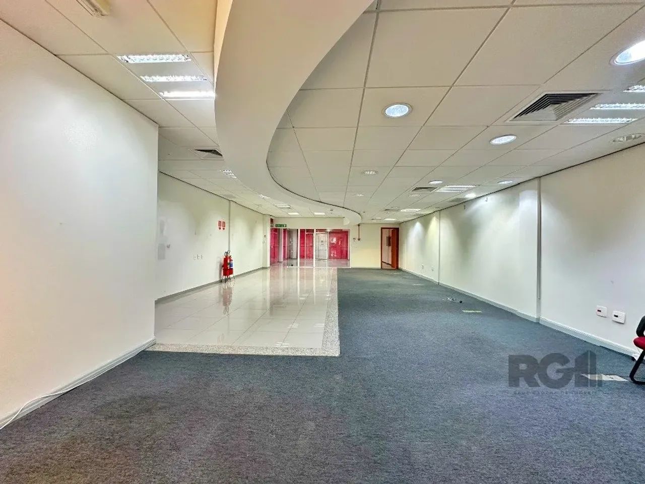 Ampla loja de esquina no Bairro Teresópolis, melhor ponto da região em rota centro/bairro. - Foto 5