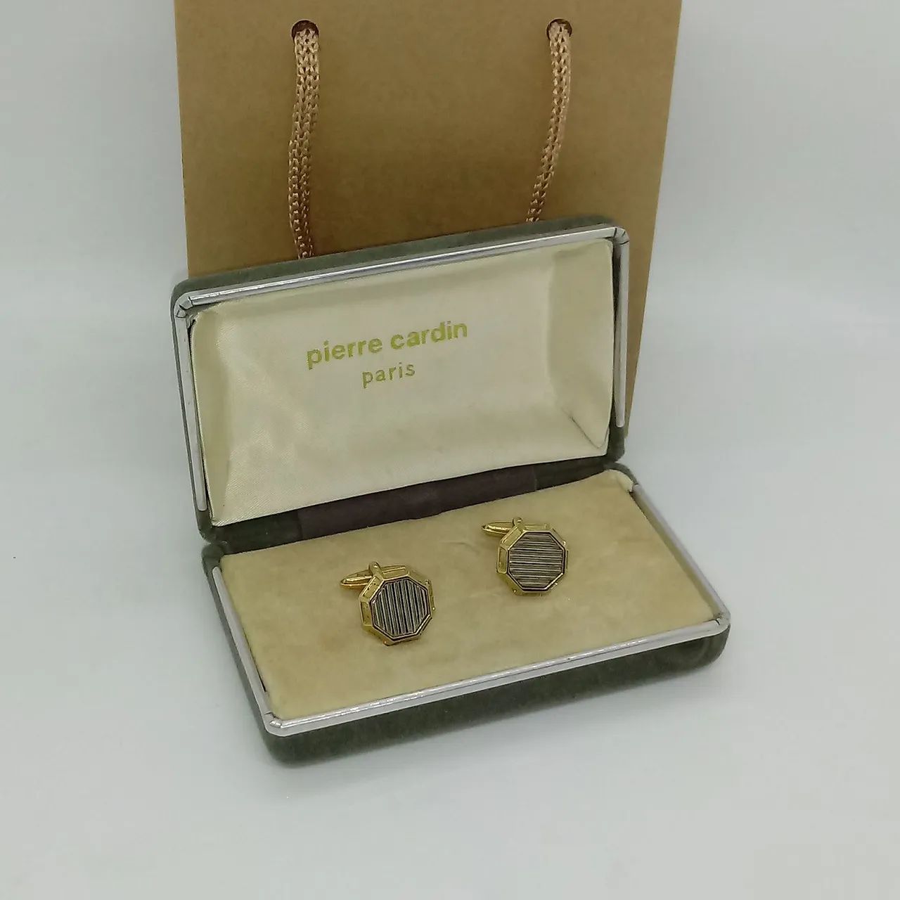 Par de abotoaduras dourado com detalhes em prata - Foto 4